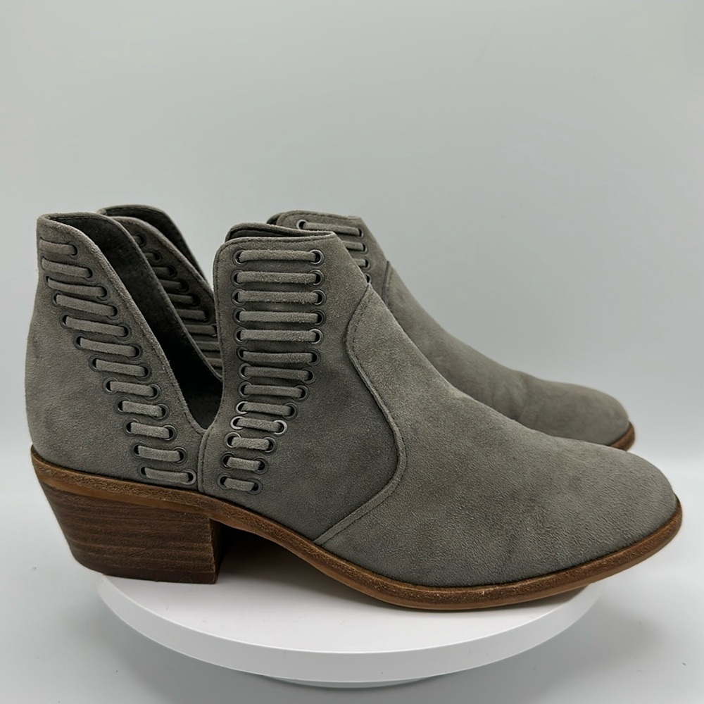 VINCE CAMUTO “Pevista” Suede Booties, Size 6.5